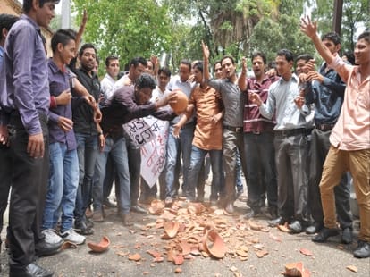 student have less knowledge about hindi