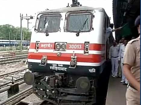 make stoppage of trains in chick rakhwala