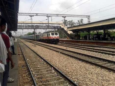 himgiri express arrived six hours late in jammu 