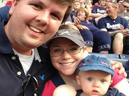 man was busy sexting while child was dying