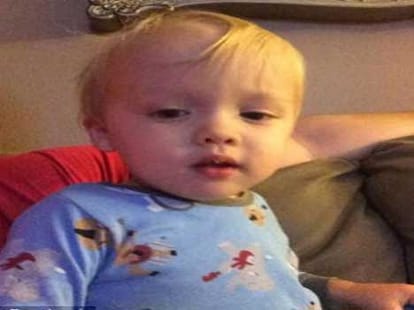 man was busy sexting while child was dying