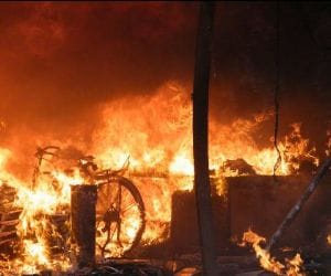 fire in slum, 10 injuerd
