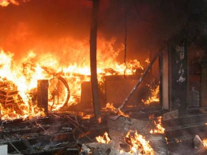 Fire in Garment Cloth shop, Loss of 2 Crore