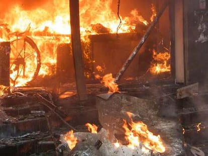 Fire in Garment Cloth shop, Loss of 2 Crore
