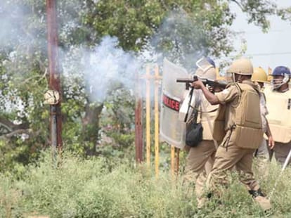 dm and many injured in kanth rampage
