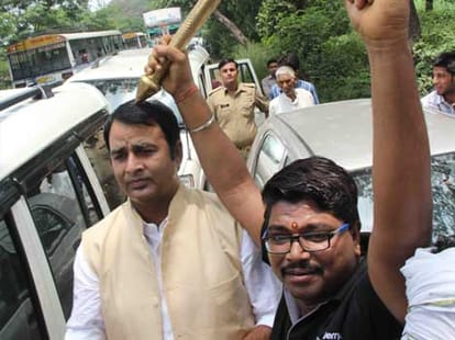 dm and many injured in kanth rampage