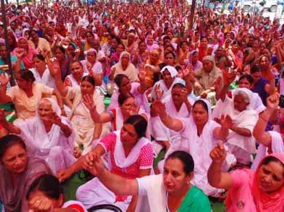 Fighting in Police and Anganwadi Workers in Punjab