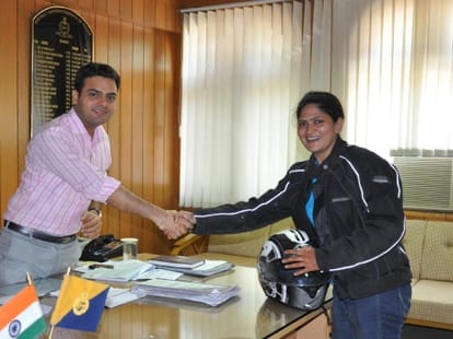 Roshni on a Solo Bike expedition from Kanyakumari to Leh 