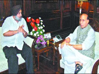 Hooda Govt may Suspended on HSGPC Issue by Modi Govt