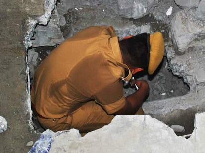 a man comes alive under the debris of building after 70 hours