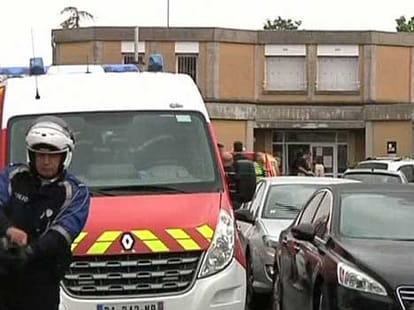 Pupil's mother stabs female teacher to death in front of horrified five and six-year-old students in French school