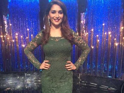 actress in same attire
