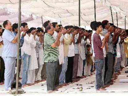 48 hindu prisoners observe roza in barabanki jail