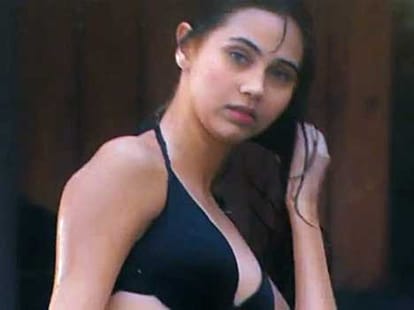 Bollywood Heroines who Exposed in their first film 