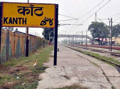 dispute between up govt and opposition at kanth violence