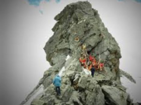 Just go on a trip to Shrikhand Mahadev endanger life!