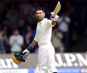 tendulkar delights crowd in short span, finch wins it for mcc