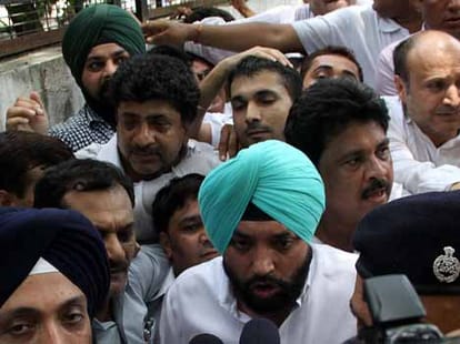 congress forms new team for mission delhi