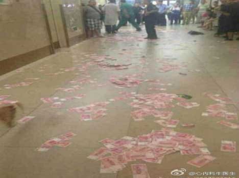 man showers 1 million RMB on his ex girlfriend