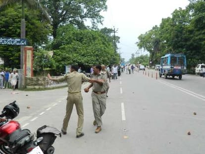 bomb blast and firing in faizabad court