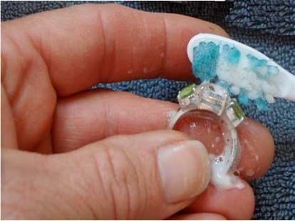 surprising uses of toothpaste