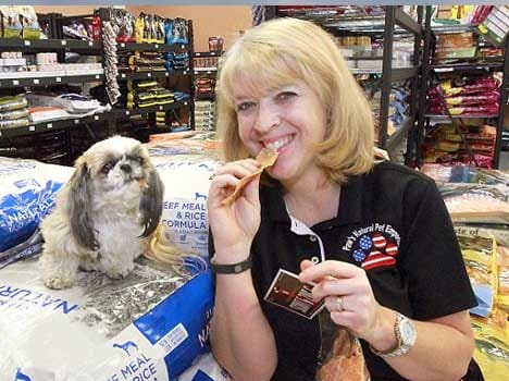 women whoeats pets food