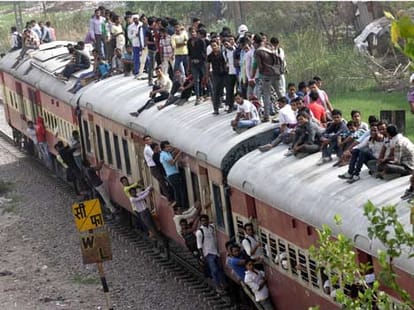 train run without engine.
