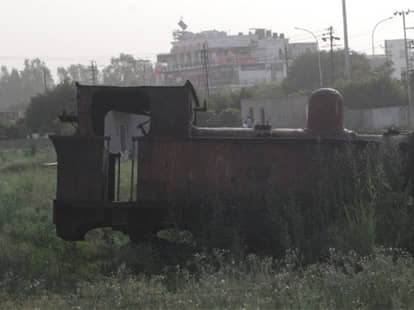 no train for noida, victoria engine will be taken to delhi