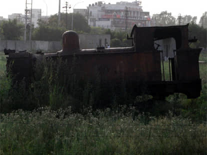 no train for noida, victoria engine will be taken to delhi