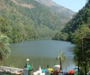 Bsohli way affected by the dam jam