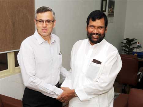 omar meets gadkari and paswan