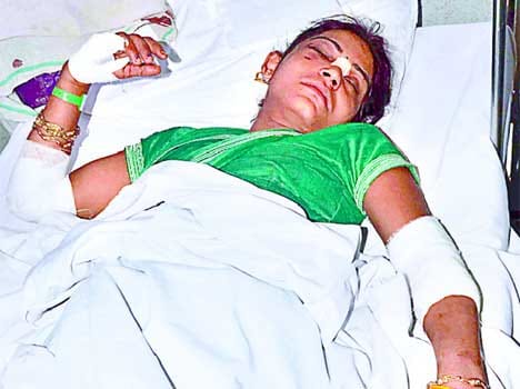 Accident on yamuna expressway greater noida, 2 deis and 23 injured