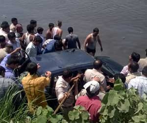 Car drown in Hindon canal, 1 dead