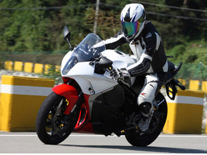 Top 5 superbikes in India under Rs 8 lakh