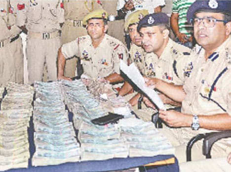 four unidentified robbers robbed 25 lakh rupees in jammu 