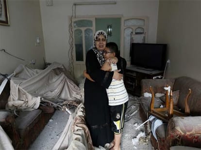 number of death reachs around 300 in gaza