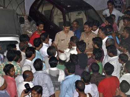 firing in old lucknow