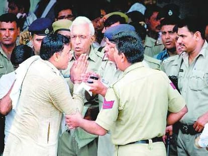 after farmer death SHO beaten by public mob