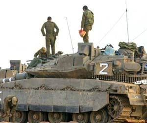peope of gaza migrate on alert of attacks