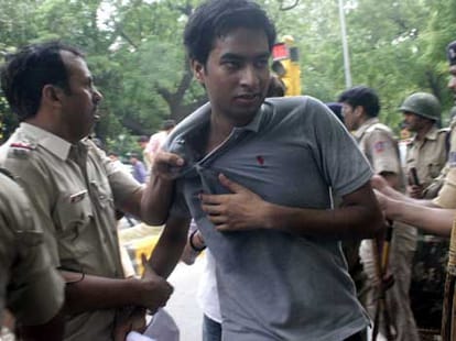 UPSC students protesting in front of parliament, 300 detained