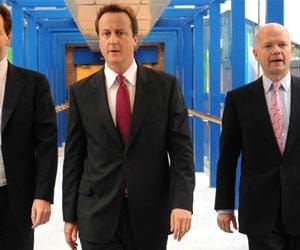 Cameron leads in Britain election.