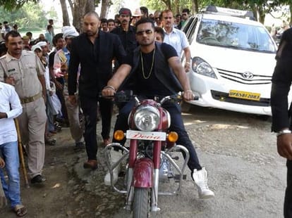 yo yo honey singh buyes a flat in noida