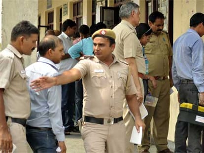 Robbery in millennium bus depot Delhi