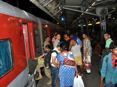 Shri Shakti Express stuck in tunnel due to engine failure