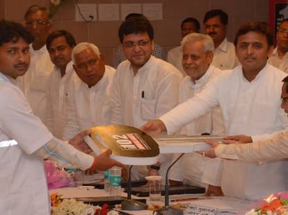 akhilesh yadav pushes health services in UP