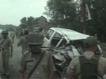 8 killed as army crane hits cab