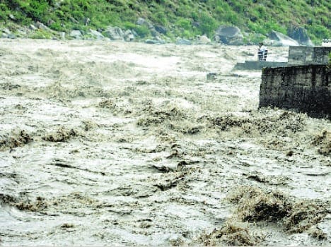Alert to the rising water level of Beas