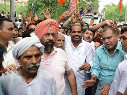 congress to conduct peace march in kanth