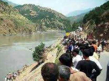 8 killed as cab falls into gorge in Kishtwar