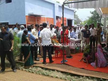 up village turns peepli live ahead of clinton visit